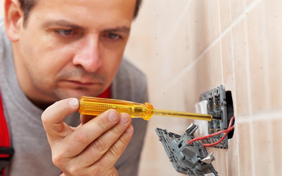 électricien cableur Plaisir